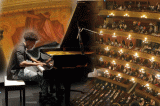 Nghệ sĩ dương cầm 4 ngón tay biểu diễn ở Carnegie Hall