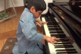 Tài năng của cậu bé thần đồng piano người Ấn Độ