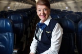 Nữ tiếp viên hàng không 82 tuổi