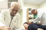 Bác sĩ 81 tuổi tâm huyết với nghề, đợi người trẻ đến thay thế