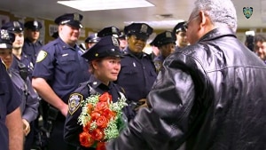 Cô gái trở thành cảnh sát để tìm lại vị ân nhân đã cứu mình 20 năm trước