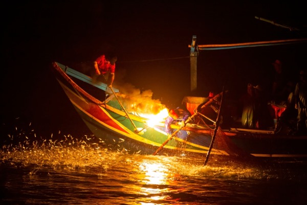 Đánh bắt cá bằng lửa - Truyền thống "đầy mê hoặc" của Đài Loan