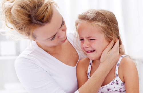 Điều cha mẹ cần làm nhất khi con trẻ tức giận, quấy khóc