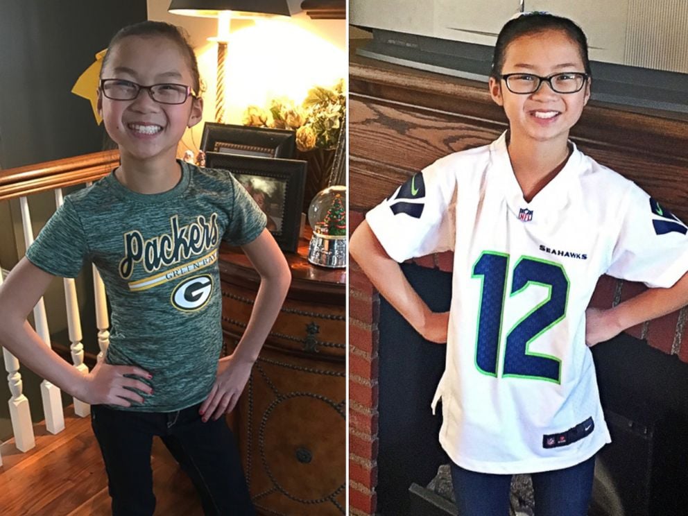 PHOTO: Audrey Doering, 10, pictured left, sports her beloved Green Bay Packers gear, and Gracie Rainsberry, 10, pictured right, wears a Seahawks jersey.
