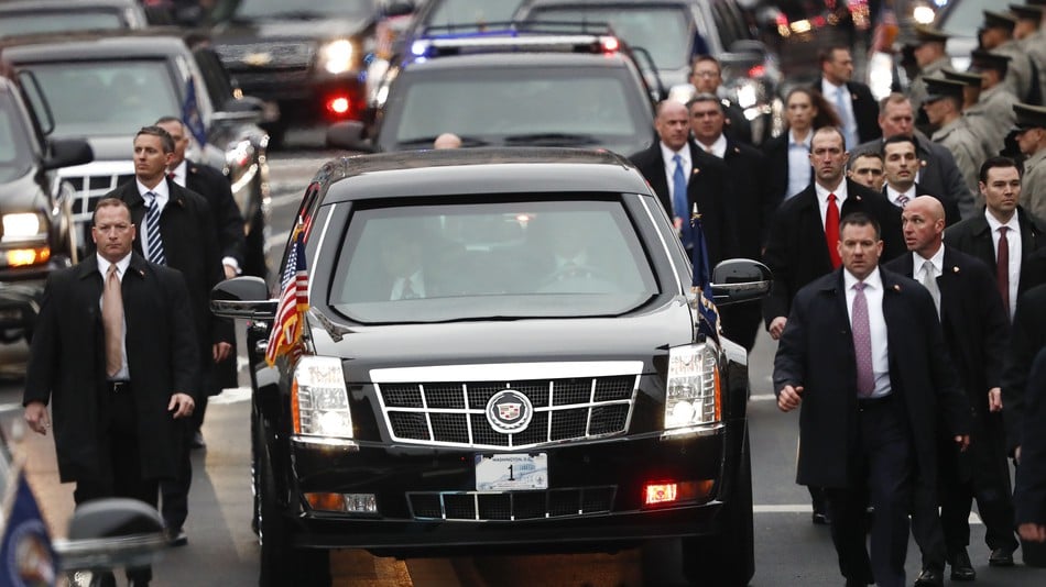 Sở mật vụ chịu trách nhiệm bảo vệ văn phòng của tổng thống, dù là trong một buổi diễu hành hay online (ảnh: Shutterstock)