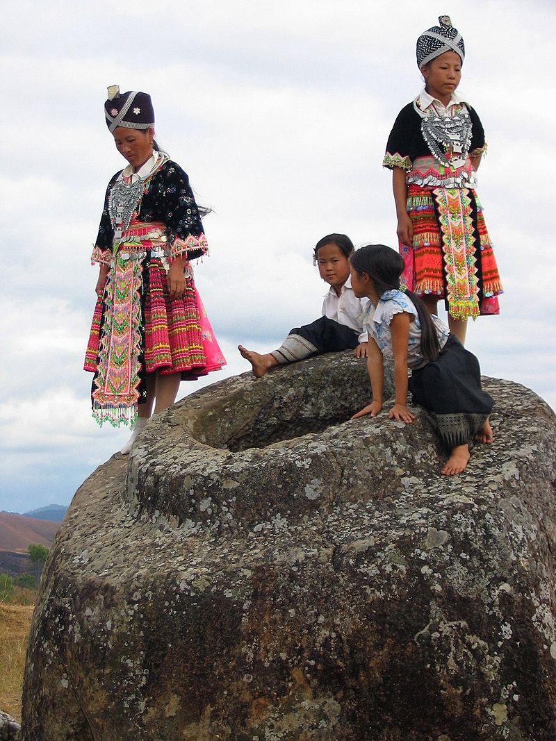 Bí ẩn Cánh đồng Chum ở Lào và truyền thuyết về những người khổng lồ