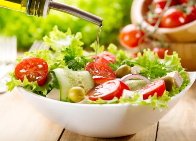 4 công thức salad đơn giản giúp bạn nạp đủ năng lượng mà không bị ngấy
