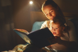 Trong gia đình ai sẽ là người đọc sách cùng trẻ?