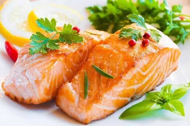 cá hồi, thực phẩm giải độc gan, thực phẩm giúp ngăn ngừa bệnh Alzheimer