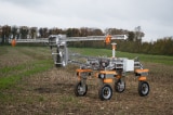 Máy robot nông nghiệp diệt cỏ dại bằng điện.