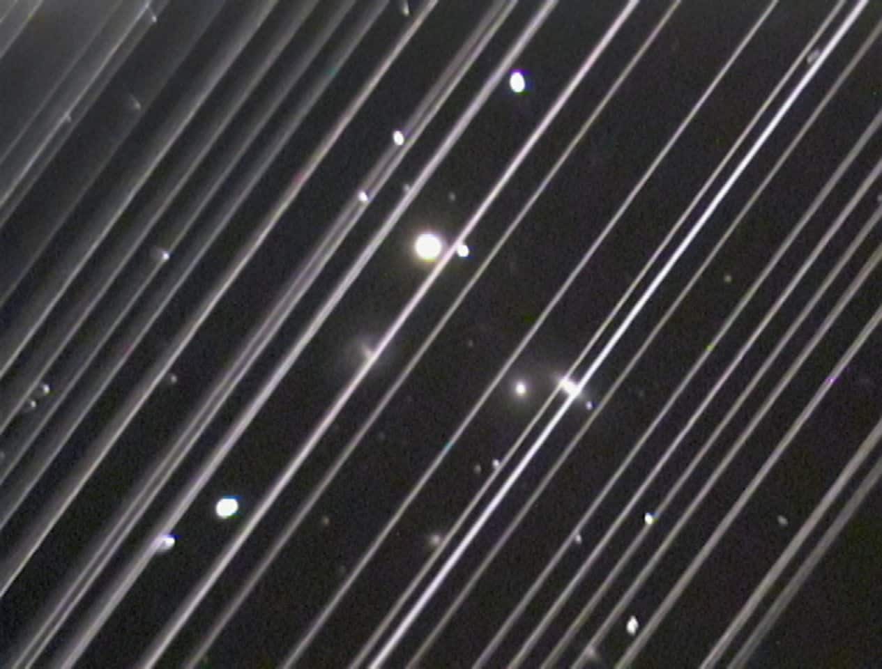 Hệ thống Starlink của Elon Musk ‘phá ảnh’ của giới thiên văn học