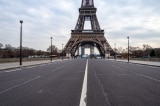 Ảnh chụp ngày 30/3/2020, Tháp Eiffel nổi tiếng ở Pháp vắng tanh vì đại dịch “viêm phổi Trung Cộng”. (Ảnh: UlyssePixel/Shutterstock)