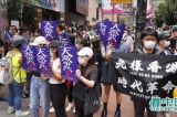Người dân Hồng Kông tập trung biểu tình tại khu mua sắm sầm uất tại Vịnh Đồng La hôm 24/5.