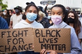 Phong trào Black Lives Matter từ Mỹ, bây giờ lan ra nhiều nước trên thế giới.