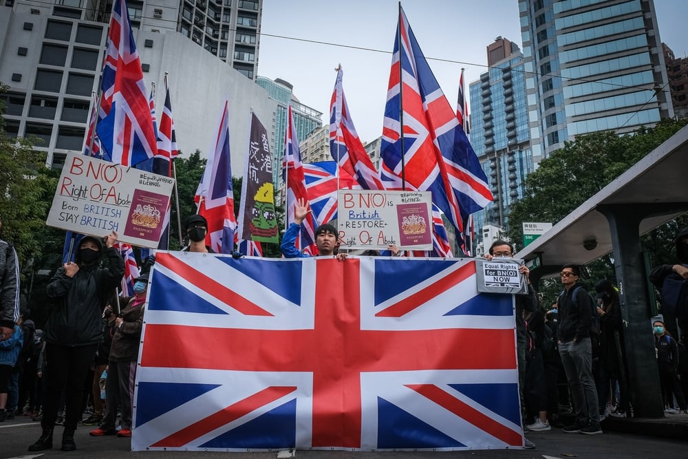 Người biểu tình Hồng Kông mang theo cờ Anh Quốc.