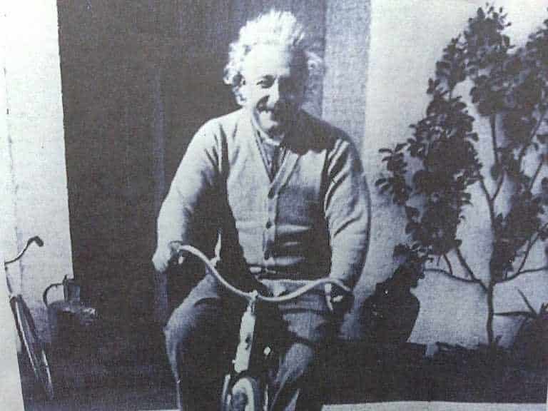 25 câu nói của Albert Einstein cho thấy tư duy một thiên tài