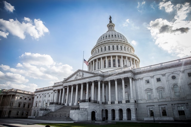 Hạ viện Mỹ thông qua dự luật nâng mức trần nợ công