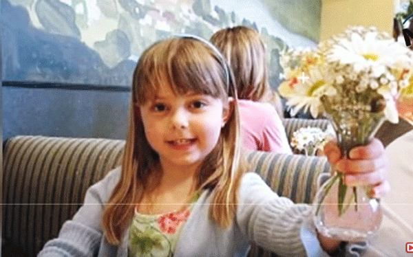 Cô bé 6 tuổi cất giấu hơn 200 mảnh giấy yêu thương trước khi chết