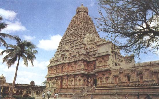 Kim tự tháp bậc thang rất cao ở Ấn Độ. (Indtravel) 