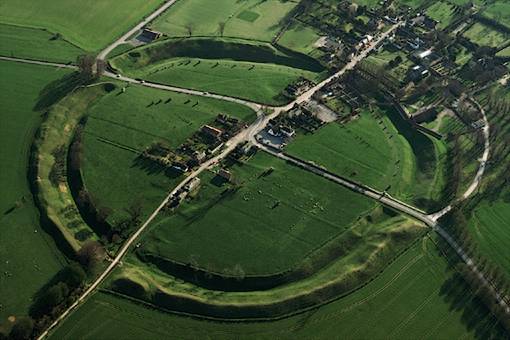 Toàn cảnh di chỉ vòng tròn đá Avebury. (Ảnh: Getty Images)