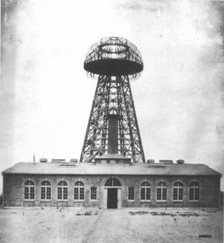 Hình ảnh của tháp Wardenclyffe năm 1904 tại đảo Long Island, NewYork (ảnh: wikipedia.org) 