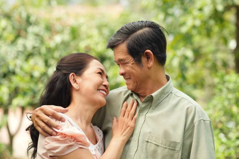 8 cái "thiếu" trong đời sống của các cặp vợ chồng sau 50 tuổi