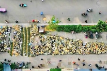 Chính quyền Trung Quốc ngăn người dân đặt hoa tưởng niệm 1 năm lũ lụt Trịnh Châu