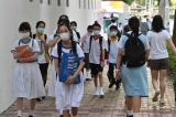 Các quy tắc COVID phủ bóng đen lên trường học ở Hồng Kông