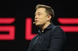 Tỷ phú Elon Musk tạm hoãn thương vụ mua lại Twitter