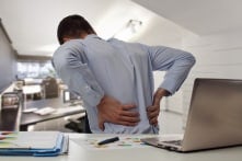 2 bài tập giúp giảm đau thắt lưng, người ngồi nhiều nên biết