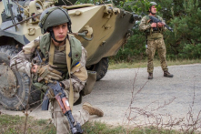 Các tân binh Ukraine huấn luyện tại Anh khi cuộc chiến với Nga đang tiếp diễn