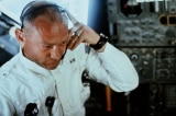 Áo phi hành gia Apollo 11 được bán đấu giá gần 2,8 triệu USD
