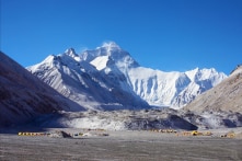 Cựu chiến binh cụt hai đầu gối chinh phục đỉnh Everest