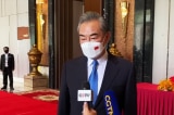 Reuters: Ông Vương Nghị bước vào sau đó rời khỏi tiệc tối của các ngoại trưởng ASEAN