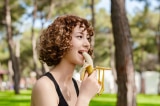 Nghiên cứu: Ăn nhiều chuối cải thiện sức khỏe tim mạch, nhất là ở phụ nữ