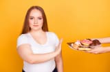 Tại sao ăn ít mà vẫn béo phì? Nguyên nhân và cách khắc phục