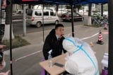 Trung Quốc: Hơn 50 thành phố giảm xét nghiệm, nới lỏng kiểm soát dịch