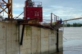 Sập sàn công trình cầu Mỹ Thuận 2, ba công nhân gặp nạn