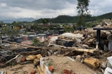 Đà Nẵng: Hàng trăm tấn đất đá ập xuống khiến hàng ngàn ngôi mộ bị vùi lấp