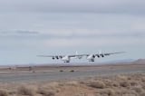 Video: Thử nghiệm máy bay có sải cánh dài hơn sân bóng đá