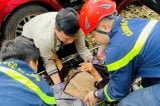 Đắk Lắk: Cứu cụ bà 80 tuổi bị rơi xuống vực sâu 15m