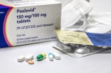 Reuters: Rất khó để người bệnh tại Trung Quốc có được thuốc trị COVID Paxlovid