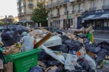 Thủ đô Paris đối mặt với tình trạng quá tải rác thải sinh hoạt