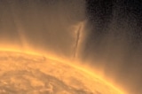 Video: Vòi rồng xuất hiện trên Mặt Trời, di chuyển với vận tốc gần 500.000 km/h