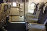 Hãng hàng không Asiana của Hàn Quốc cấm ghế gần cửa thoát hiểm