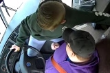 [VIDEO] “Người hùng 13 tuổi” dũng cảm cứu xe buýt chở đầy người khi tài xế bất tỉnh