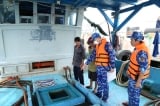 Cảnh sát biển bắt giữ tàu vận chuyển trái phép hơn 30.000 lít dầu DO