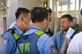 Cầu thủ Messi bị giữ lại 2 tiếng tại sân bay Trung Quốc