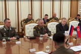 Chủ tịch Triều Tiên Kim Jong Un gặp Bộ trưởng Quốc phòng Nga (Ảnh chụp màn hình video)